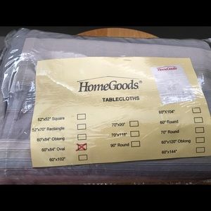 "New" HomeGoods Tablecloth w/ 4 Napkins